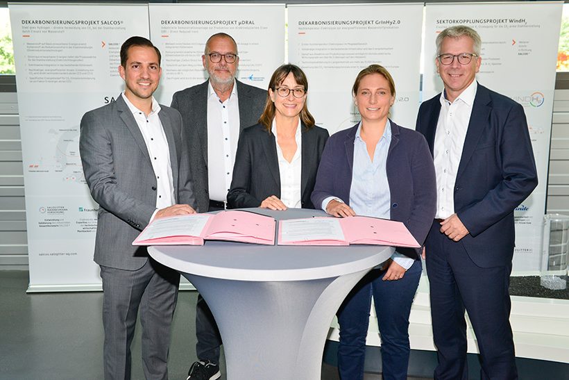 Salvatore Mariano, Teamleiter Serieneinkauf Wagon Automotive, Rolf Gaßner, Geschäftsführer Wagon Automotive, Isabelle Weiss, Teamleitung Verkauf Automotive (Team D), Salzgitter Flachstahl GmbH, Christina Warbruck, Sachbearbeiterin Verkauf Automotive (Team D), Salzgitter Flachstahl GmbH und Eike Brünger, Geschäftsführung Vertrieb und Logistik, Salzgitter Flachstahl GmbH.