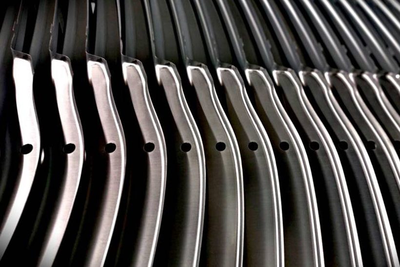 Karosserieteile aus Flachstahl bei Mercedes-Benz