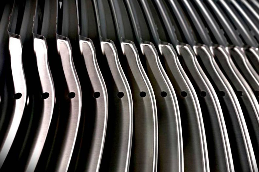 Karosserieteile aus Flachstahl bei Mercedes-Benz