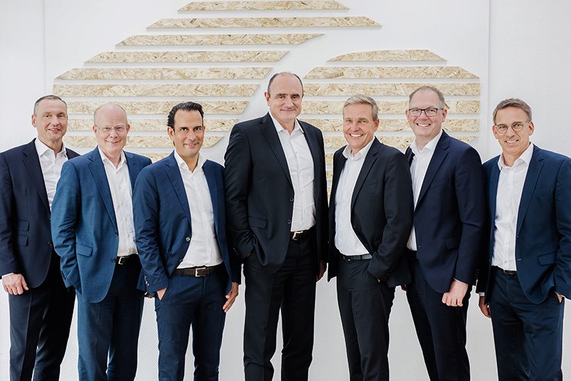 Neue Siempelkamp-Führungsmannschaft – v.l.n.r.: Dirk Howe, Stefan Wissing, Samiron Mondal (alle Leiter der neu formierten Business Units), Martin Scherrer (CEO Siempelkamp-Gruppe), Axel Baumeister (Leiter Technik), Martin Sieringhaus (Finanzchef), Stefan Ziemes (Personalchef)
