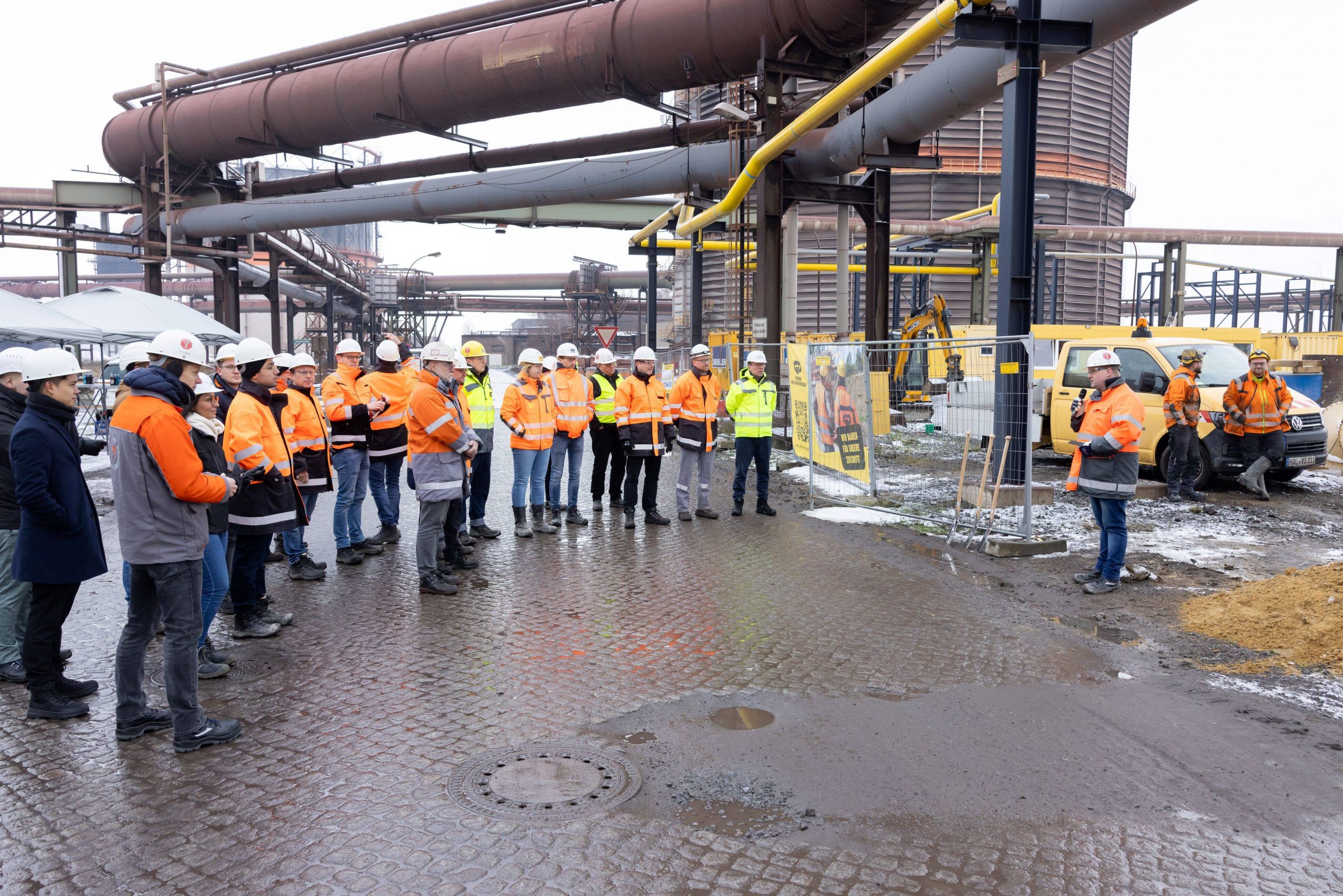 Symbolischer Spatentisch für das Hauptschalthaus der künftigen Direktreduktionsanlage bei Salzgitter