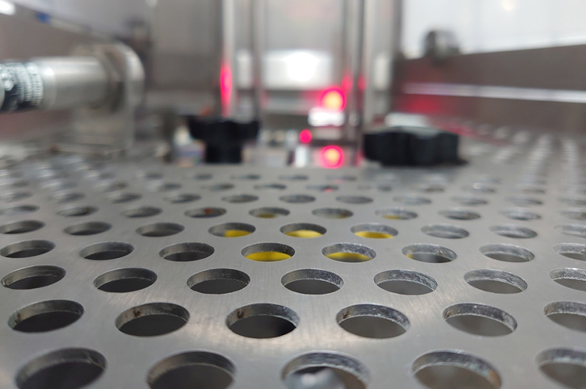 Lochblech aus Metall für industrielle Anwendungen (Symbolbild)