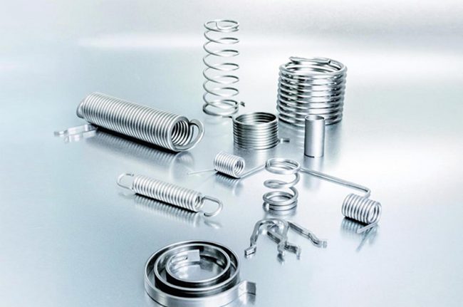 Swiss Steel Federn Das Foto zeigt verschiedene Federn aus dem Hause Swiss Steel Group.