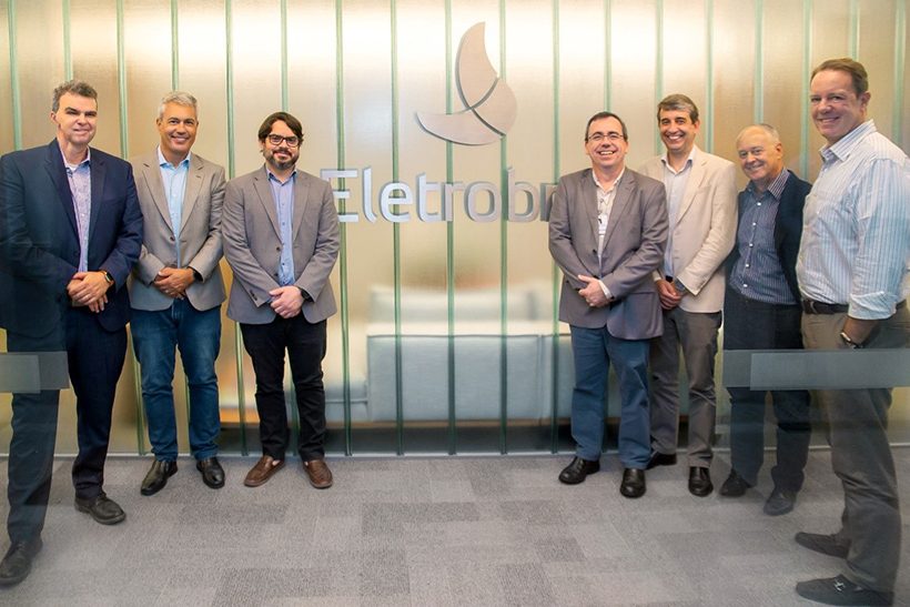 Von links nach rechts: Walfrido Nascimento, Business Development, Paul Wurth Brasil; Paulo Pinheiro, Managing Director, Paul Wurth Brasil; Italo Freitas, Executive Vice President of Commercialization and Energy Solutions, Eletrobras; Victor Ricco, wasserstoffspeicheranlage-hamburger-wasserstoffverbund and E-Fuels Manager, Eletrobras; Renato Cabral, wasserstoffspeicheranlage-hamburger-wasserstoffverbund and E-Fuels Specialist, Eletrobras; Tompson Freitas, Business Development, Paul Wurth Brasil; Celso Concato Jr., Director of Relationship with Large Customers, Eletrobras