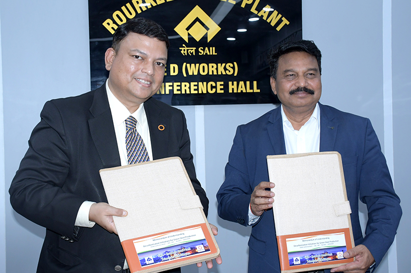 Signing_Photo1 Primetals SAIL Biswadeep Bhattacharjee, Vice President of Sales und Head of Green Steel India bei Primetals Technologies, und Sharad Raghunath Suryawanshi, Executive Director (Works) im SAIL-stahlwerk-szene-transformationsgipfel-aufruf Rourkela, während der Vertragsunterzeichnung.