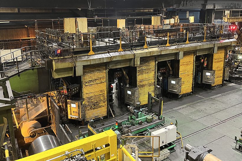 SSAB Hämeenlinna hat Primetals Technologies einen Folgeauftrag zur Antriebs-Modernisierung der Walzgerüste im Kaltwalzwerk Hämeenlinna, Finnland, erteilt. Foto der Tandem-Kaltwalzanlage des Stahlherstellers.