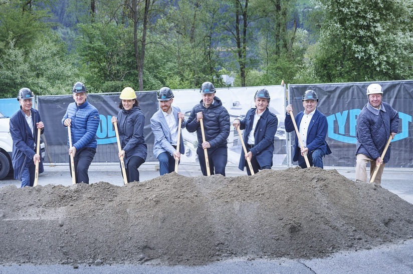 vlnr: Peter Dollinger (CFO Tyrolit Group), Thomas Frieß (CEO Tyrolit Group), Barbara Thaler (Präsidentin der Wirtschaftskammer Tirol), Mario Nairz (Leiter Werk 5 in StansTyrolit), Matthias Kuprian (Tyrolit Vorstand für Metal Industries), Robert Kelca (ATP architekten ingenieure), Franz Fröschl (Fröschl)