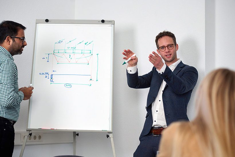 Beratungsgespräch bei der Peiner Träger GmbH