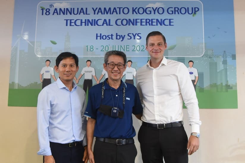 Von links nach rechts: Suchin Samatiwat, MD, SMS group GmbH, Thailand, Co., Ltd.; Piya Chairat, Plant Manager, SYS-MTP, Siam Yamato Steel Co. und Bernhard Steenken, CSO, Region APAC & MEA, SMS group)