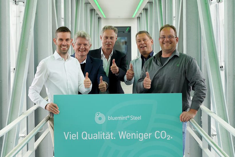 Das Bild zeigt fünf Menschen, die zu Westwood bzw. Thyssenkrupp Rasselstein gehören.