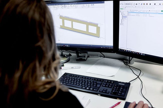 Laserhub-Experte bei der Arbeit