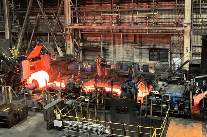 ArcelorMittal produziert ein erstes Coil im Warmwalzwerk Eisenhüttenstadt nach dem Automatisierungs-Upgrade von Primetals Technologies.