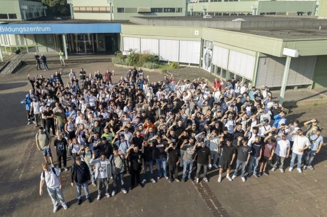 Die Stahl-Ausbildungsplätze bei Thyssenkrupp Steel Europe sind auch in diesem Jahr wieder gefragt. Insgesamt 6.863 Bewerber hat das Unternehmen gezählt – 343 von ihnen haben einen Ausbildungsvertrag erhalten.