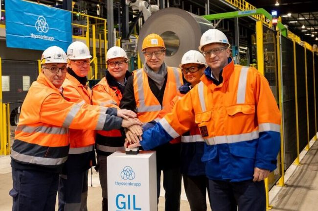 Auf dem Bild ist der Start der Inbetriebnahme bei thyssenkrupp Steel an der neuen Glüh- und Isolierlinie am Standort Bochum zu sehen.