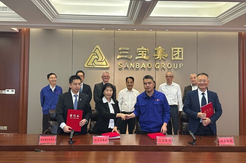 Auf dem Foto ist die Vertragsunterzeichnung zwischen der Sanbao Group und SMS zu sehen.