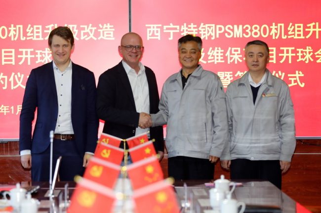Auf dem Bild sind von links nach rechts Tobias Leiting, Vice President Technical Service, SMS group China; Peter Langner, President & CEO, SMS group China; Zhang Boying, Executive Deputy General Manager, Xining Special Steel und Miao Hongsheng, Deputy General Manager, Xining Special Steel zu sehen.