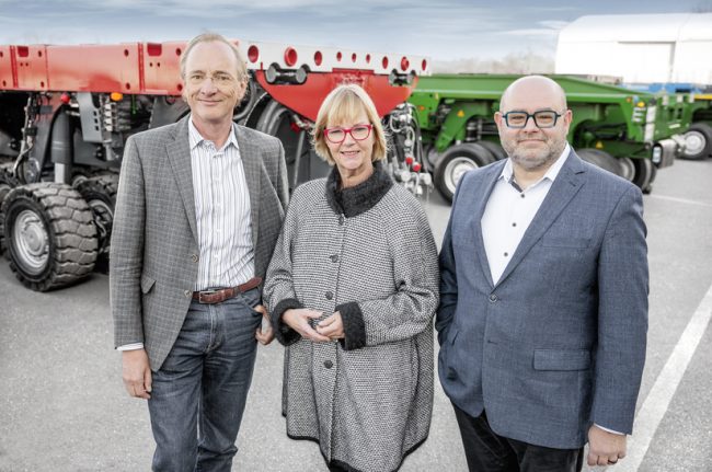 Auf dem Foto ist von links nach rechts Dr. Gerald Karch, Susanne Rettenmaier und Filippo Baldassari zu sehen.