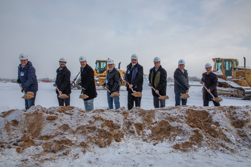 Auf dem Foto ist der Spatenstich, aufgenommen im Dezember 2024, für ein neues Werk für E-Mobilität in der Stadt Wyoming, Michigan, von Benteler zu sehen.