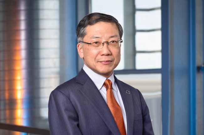 Auf dem Foto ist Yoshiharu Ikeda zu sehen.