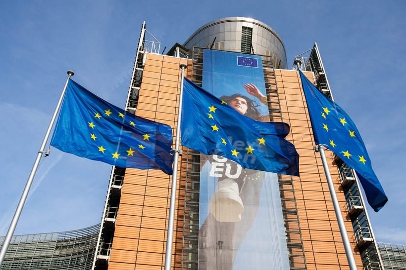 Das Foto zeigt den Sitz der Europäischen Kommission. am 9. Mai 1950, legte die Schuman-Erklärung den Grundstein für die europäische Einheit und stellte Kohle und Stahl – und mit ihr die europäische Stahlindustrie – in den Mittelpunkt eines einzigartigen Friedensprojekts.