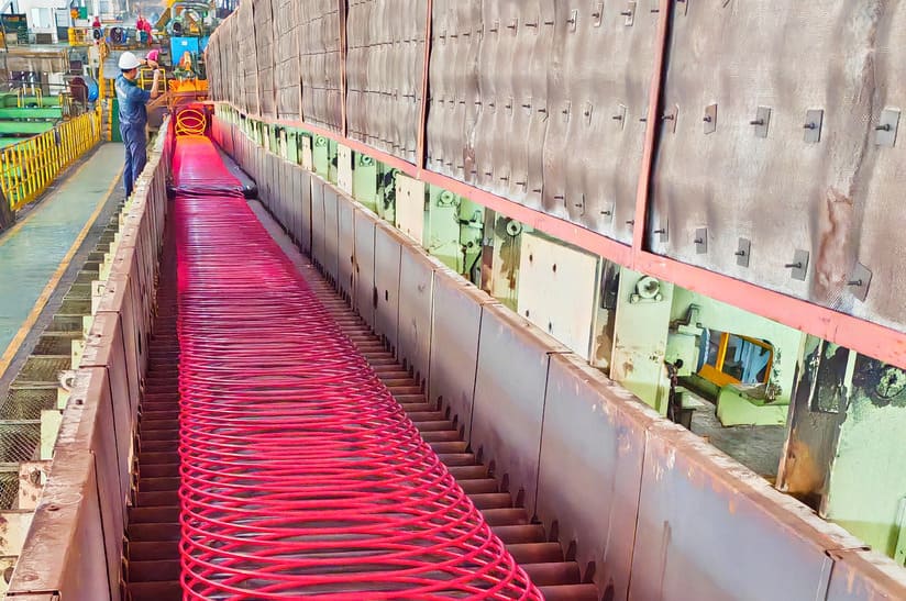 Laying-Head_Stelmor_Primetals(web) Drahtstraße, aber modernisiert: Walzdraht auf dem Morgan Stelmor Controlled Cooling Conveyor von Primetals Technologies in der Linie Nr. 3 von Jiangsu Shagang.