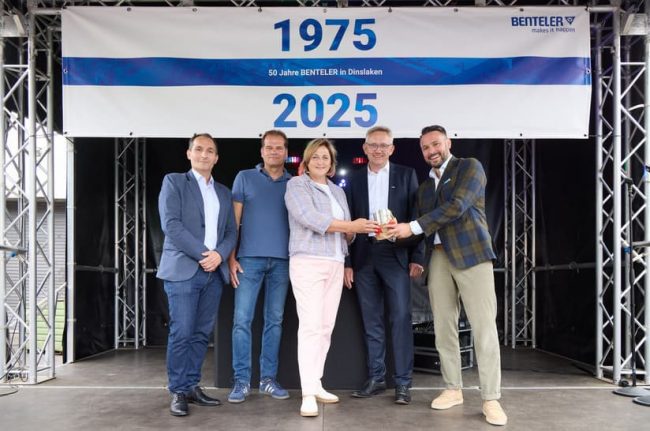 Feierten gemeinsam beim Familienfest am Standort Benteler Dinslaken (von links): Sezgin Özen (Betriebsrat Werk Dinslaken), Michael Kassing (Werksleiter Dinslaken), Michaela Eislöffel (Bürgermeisterin Stadt Dinslaken), Thomas Michels (Mitglied der Geschäftsführung BENTELER Steel/Tube) und Dr. Tobias Braun (Mitglied des Vorstands BENTELER Gruppe)