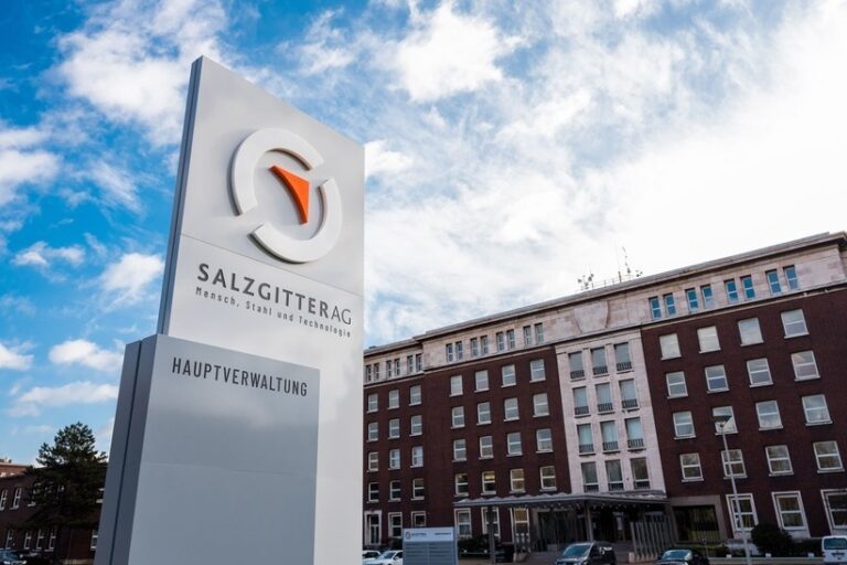 Stele-HV-neues-Logo-2022_8907web Salzgitter-Konzern Halbjahresergebnis 2025, Umsatzprognose für 2025 gesenkt: Die Salzgitter AG veröffentlicht vorläufige Geschäftszahlen des ersten Halbjahres 2025 und eine Konkretisierung der Jahresprognose