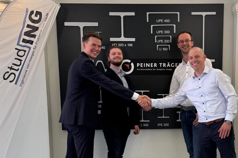 Linke Seite: Rasmus Conrad (links), Florian Potkowa (rechts) / beides Geschäftsführer StudING-Braunschweig GmbH, einem Büro für Nachwuchsingenieure Rechte Seite: Kai Lütkepohl (vorn – Leiter Technische Dienste), Stephan Lichtinger (hinten – Leiter Personal), beide Peiner Träger GmbH