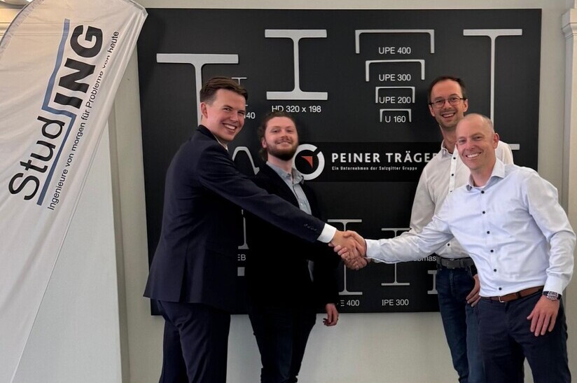 StudING_web Linke Seite: Rasmus Conrad (links), Florian Potkowa (rechts) / beides Geschäftsführer StudING-Braunschweig GmbH, einem Büro für Nachwuchsingenieure Rechte Seite: Kai Lütkepohl (vorn – Leiter Technische Dienste), Stephan Lichtinger (hinten – Leiter Personal), beide Peiner Träger GmbH