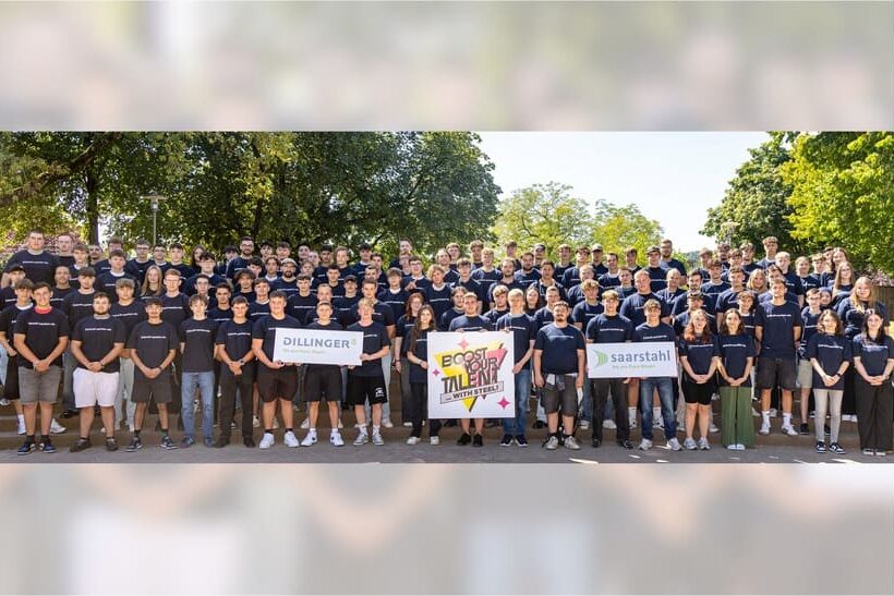 Ausbildungsstart bei Dillinger und Saarstahl: Zahlreiche junge Menschen, die im Bild zu sehen sind, werden fit gemacht für die Stahlindustrie der Zukunft.