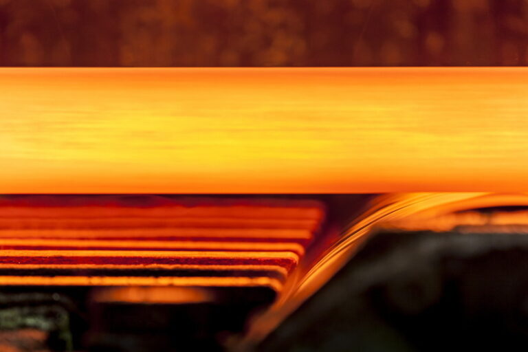 Hochleistungs-Warmbandstraße