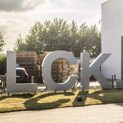 LCK. Metall aus Henstedt-Ulzburg, ca. 35 Kilometer nördlich vom Hamburger Zentrum 
