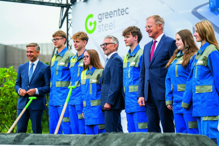 20250925_Spatenstich_Hy4Smelt_4_web Beim Spatenstich für Hy4Smelt waren auch Azubis beteiligt.