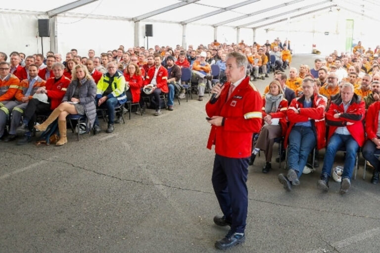 GMH Gruppe_Dr. Alexander Becker bei der 1. Betriebsversammlung der Buderus Edelstahl GmbH_2025_web Dr. Alexander Becker bei der 1. Betriebsversammlung der Buderus Edelstahl GmbH