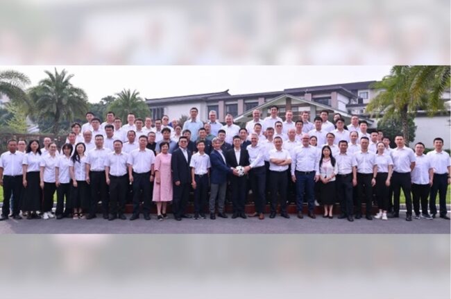 SMS-Chinalco-SWA_web Die Eröffnungszeremonie in Chongqing wurde geleitet von Li Yong, Chairman von Chinalco Southwest Aluminum, Peter Langner, CEO von SMS China, sowie Michael Schäfer, EVP Flat Products der SMS group GmbH