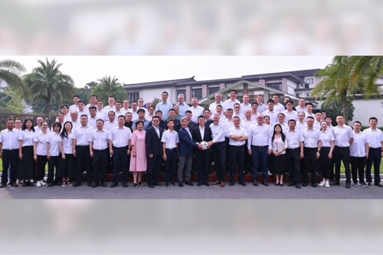 SMS-Chinalco-SWA_web Die Eröffnungszeremonie in Chongqing wurde geleitet von Li Yong, Chairman von Chinalco Southwest Aluminum, Peter Langner, CEO von SMS China, sowie Michael Schäfer, EVP Flat Products der SMS group GmbH