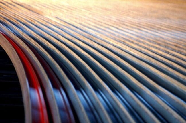 Die Deutsche Bahn hat erstmals Schienen aus grünem Stahl bei Saarstahl Rail bestellt.